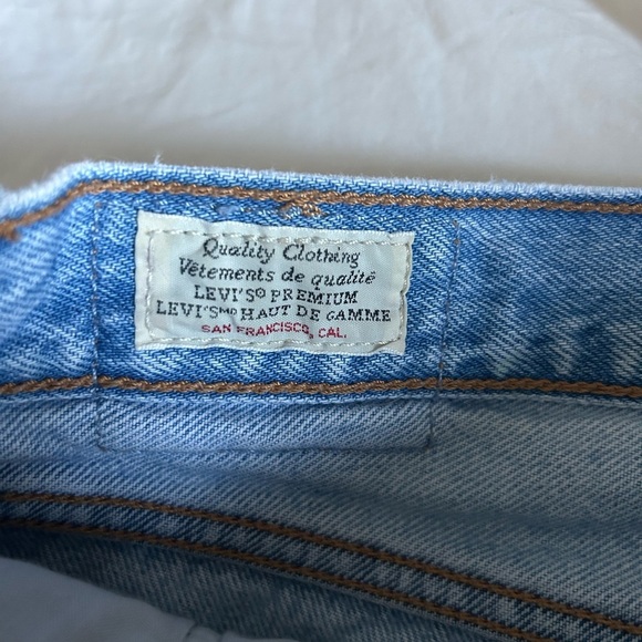 LEVI women’s Size 26 Distressed wedgie straight Blue Jean - Picture 3 of 10